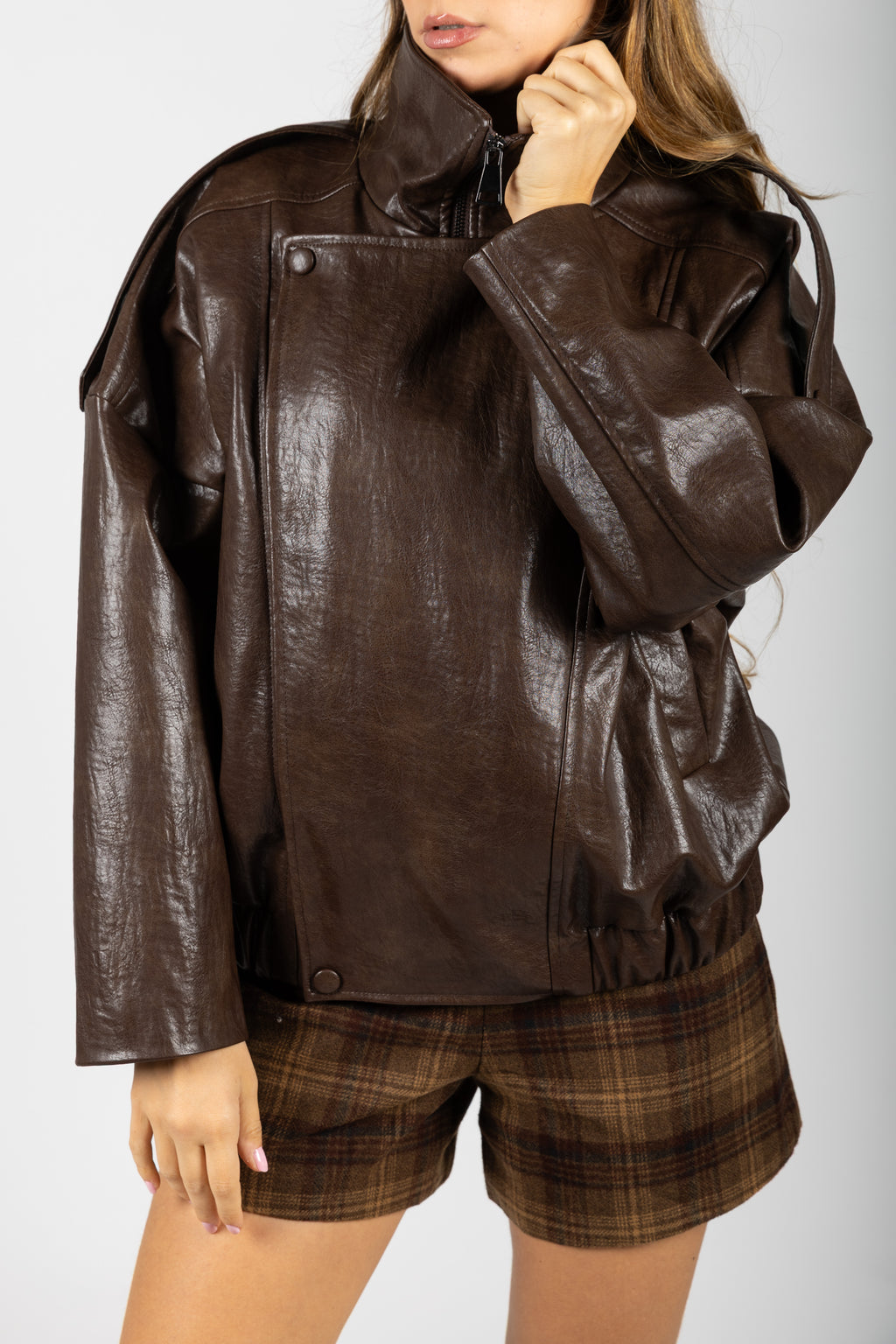 Bomber in ecopelle con collo imbuto