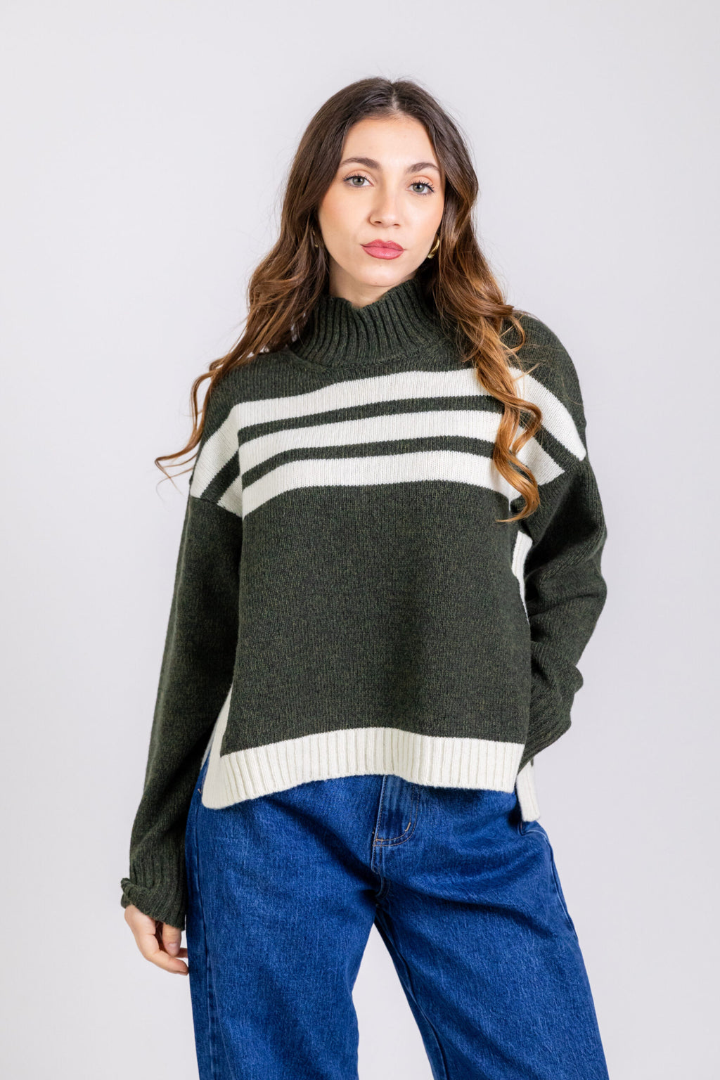 Maglione con collo a lupetto e righe
