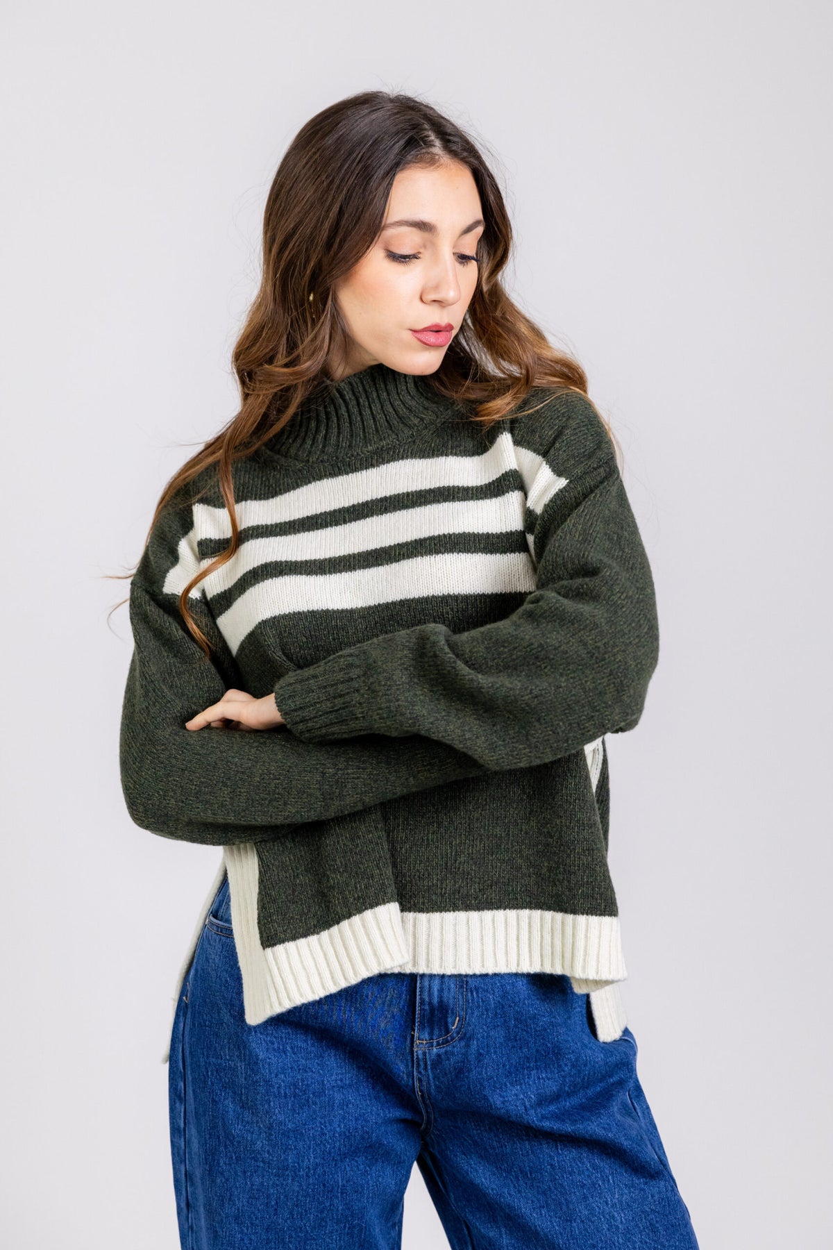 Maglione con collo a lupetto e righe