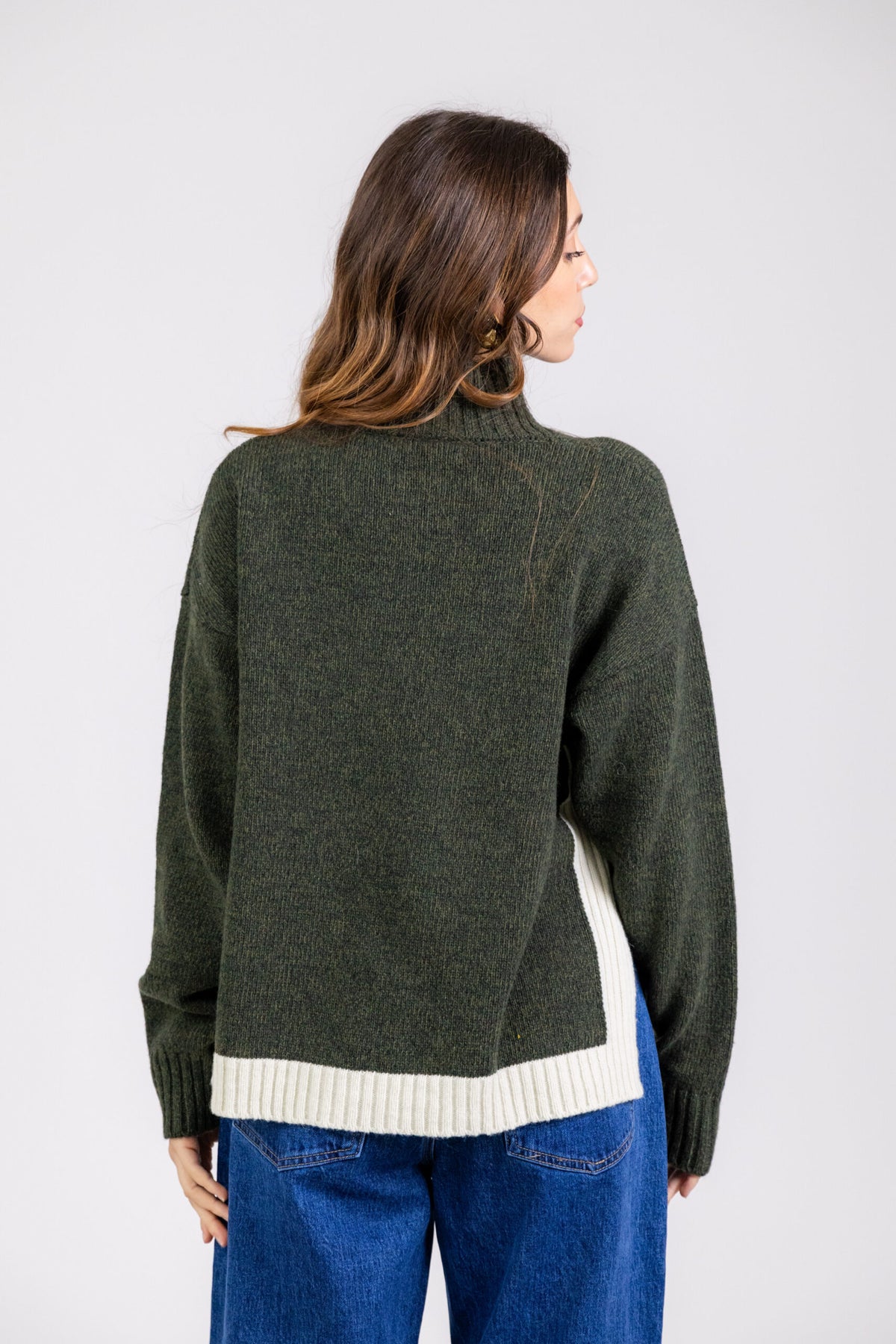 Maglione con collo a lupetto e righe