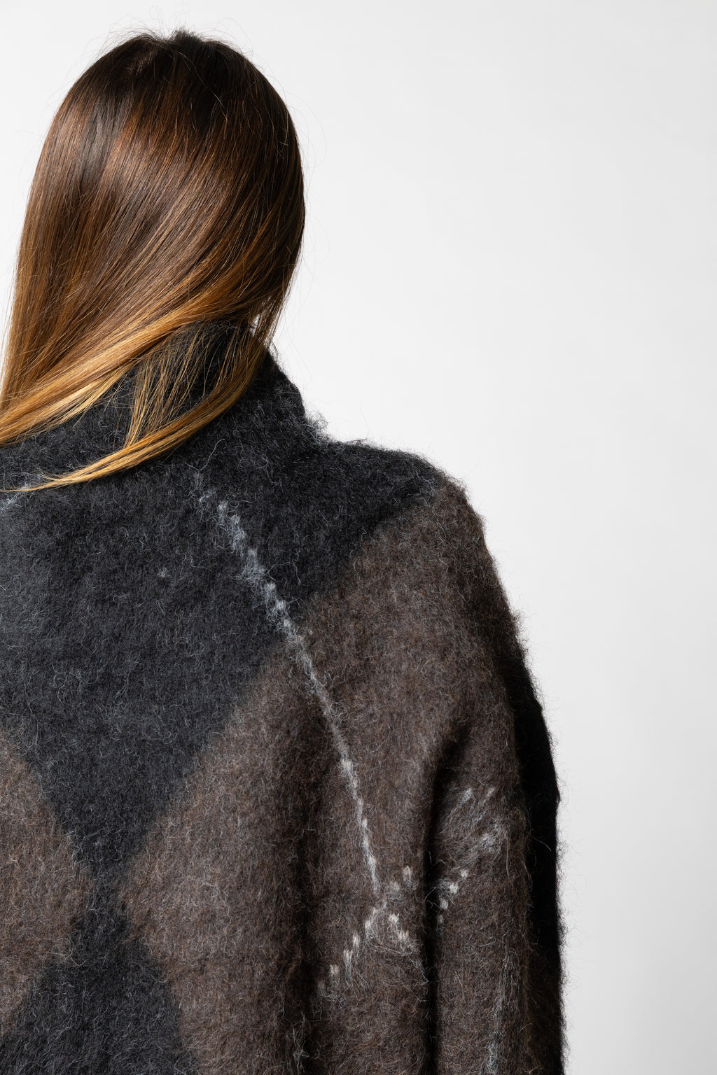 Maglione a rombi con collo vulcano