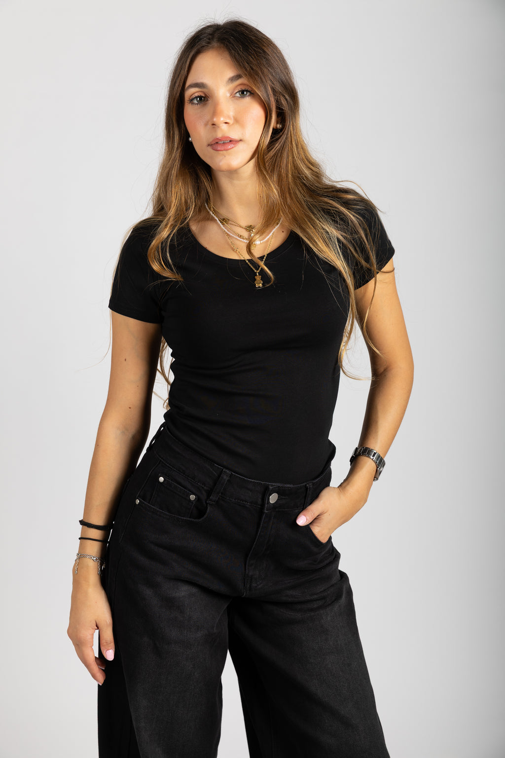 Tshirt con scollo madonna